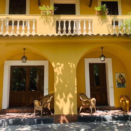 Motta Camastra Villa Le Gemelle Dell'Alcantara מראה חיצוני תמונה