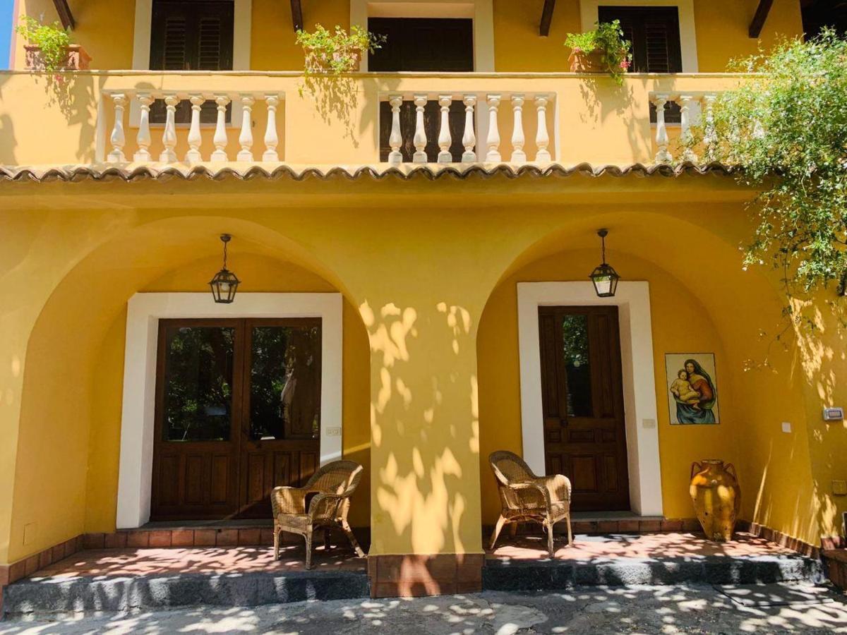 Motta Camastra Villa Le Gemelle Dell'Alcantara מראה חיצוני תמונה