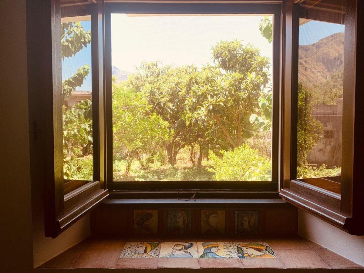 Motta Camastra Villa Le Gemelle Dell'Alcantara מראה חיצוני תמונה