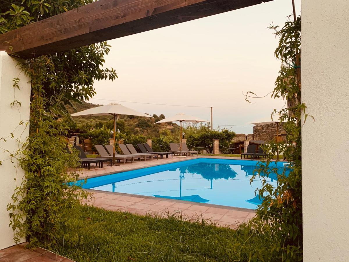Motta Camastra Villa Le Gemelle Dell'Alcantara מראה חיצוני תמונה