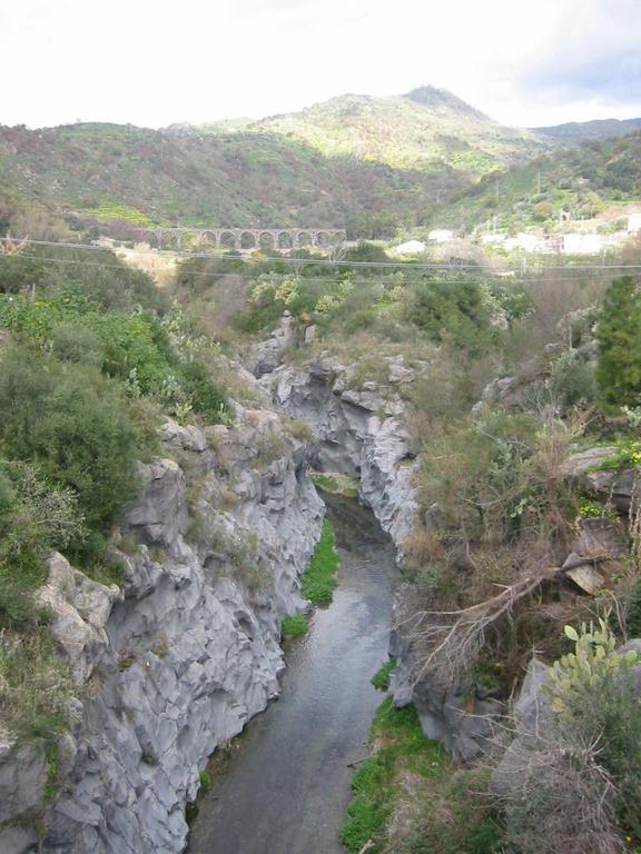 Motta Camastra Villa Le Gemelle Dell'Alcantara מראה חיצוני תמונה