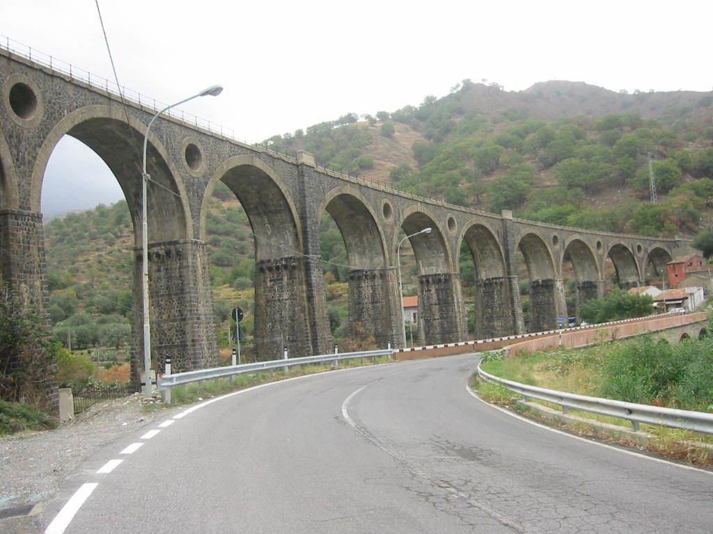 Motta Camastra Villa Le Gemelle Dell'Alcantara מראה חיצוני תמונה